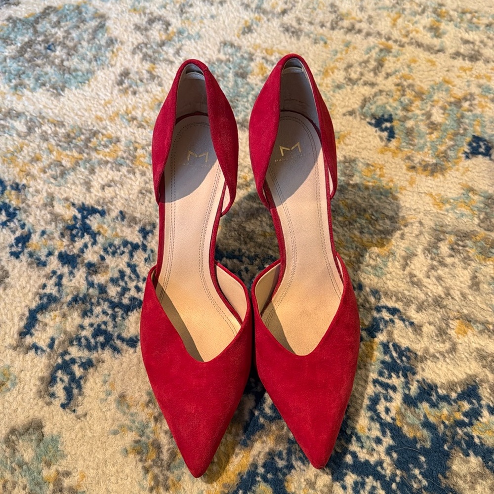 Marc Fisher LTD red point heels. Heel is 3”
Condition: Used, good